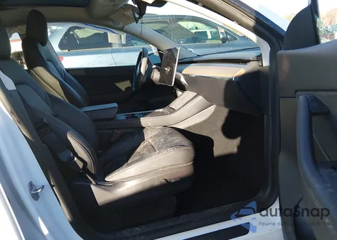 2022 Tesla Model Y Long Range Dual Motor All-Wheel Drive z USA, uszkodzony, nr VIN 7SAYGDEE0NF459910